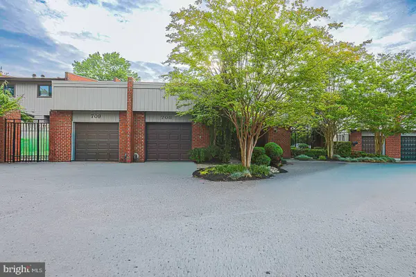 708 Old Crossing Dr, BALTIMORE, MD 21208