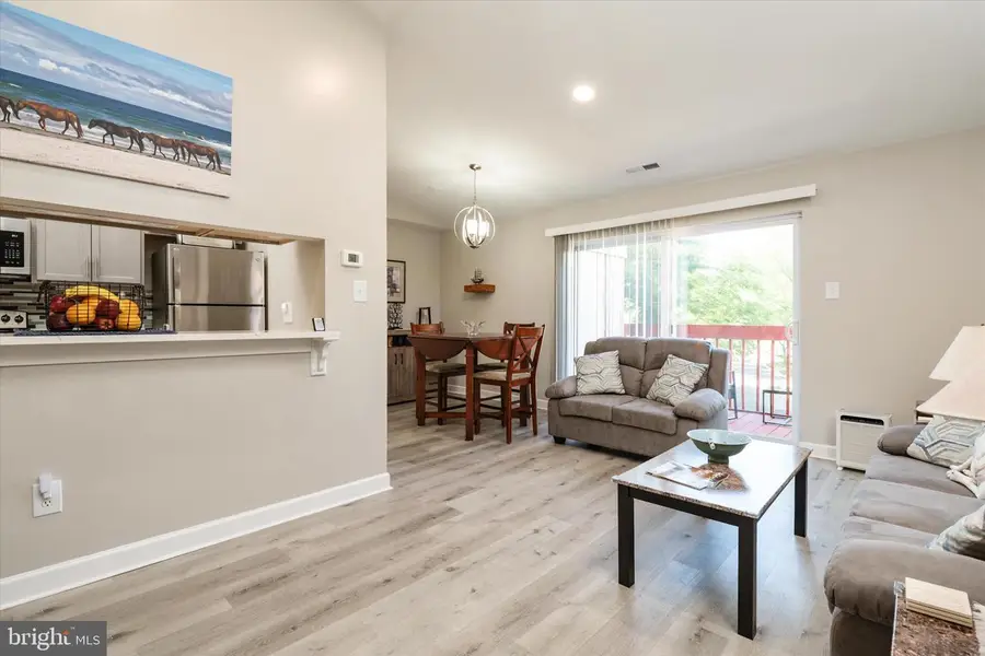 2 Banyan Wood Ct #304, Essex, MD 21221 - #3