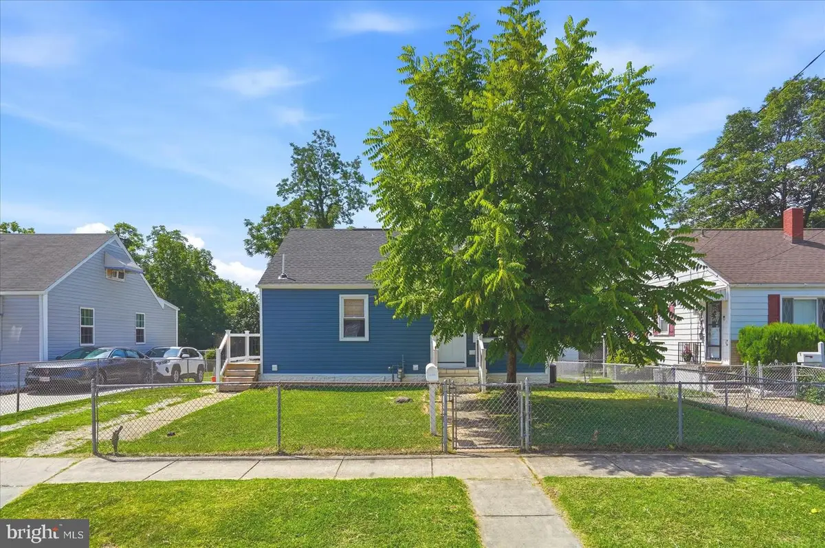 825 Martin Rd, Essex, MD 21221 - #1