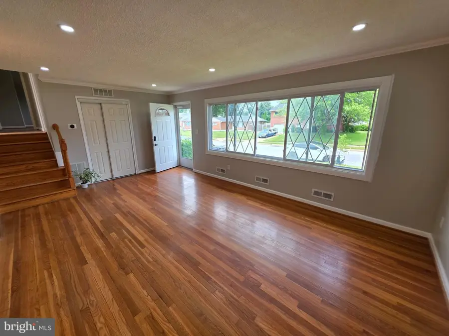 5915 Charnwood Rd, Catonsville, MD 21228 - #2
