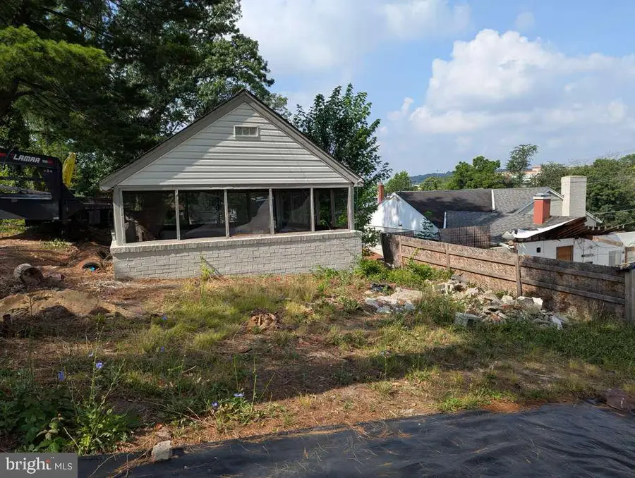 2207 Hammonds Ferry Rd, Baltimore, MD 21227 - #3