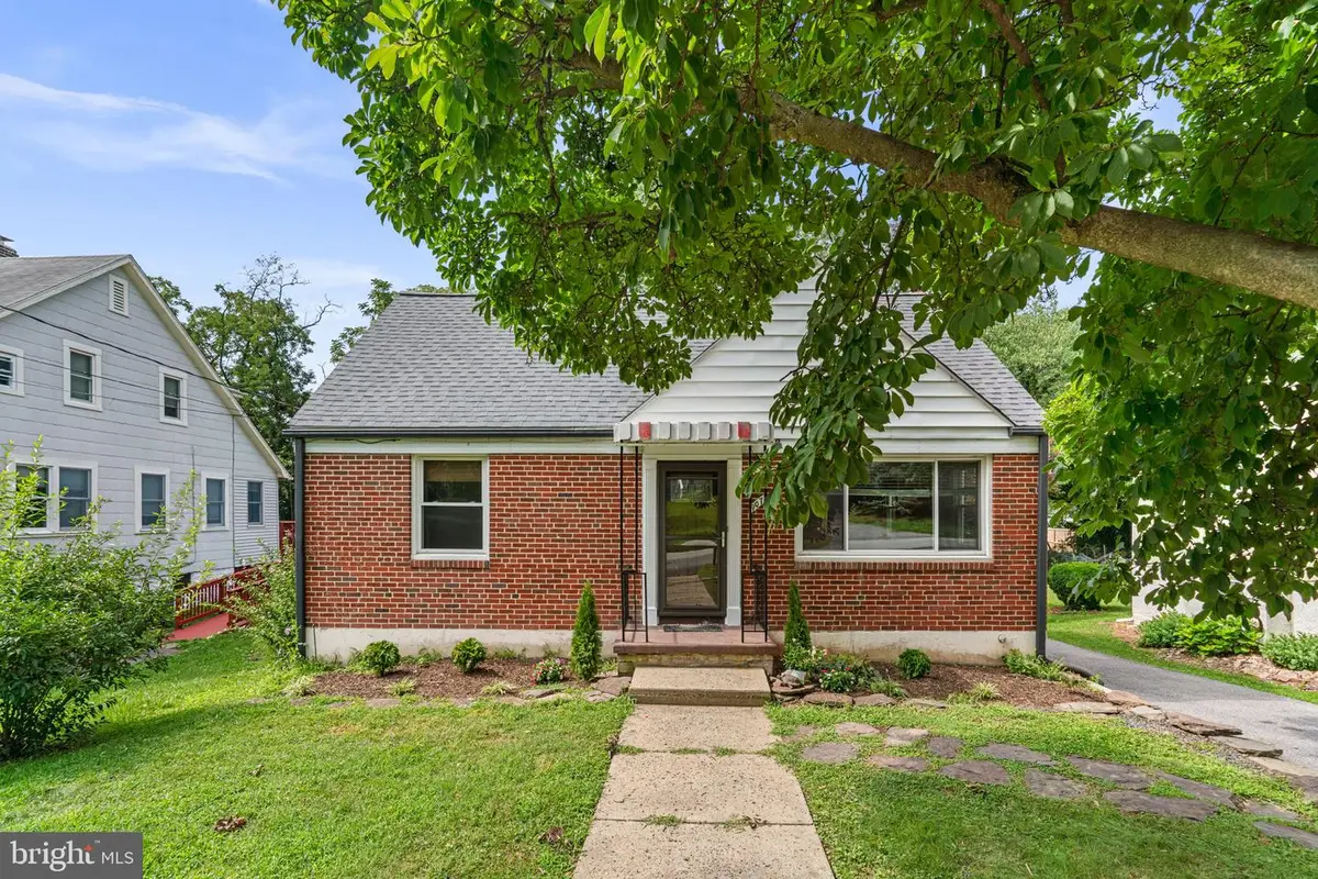 907 Woodsdale Rd, Catonsville, MD 21228 - #1
