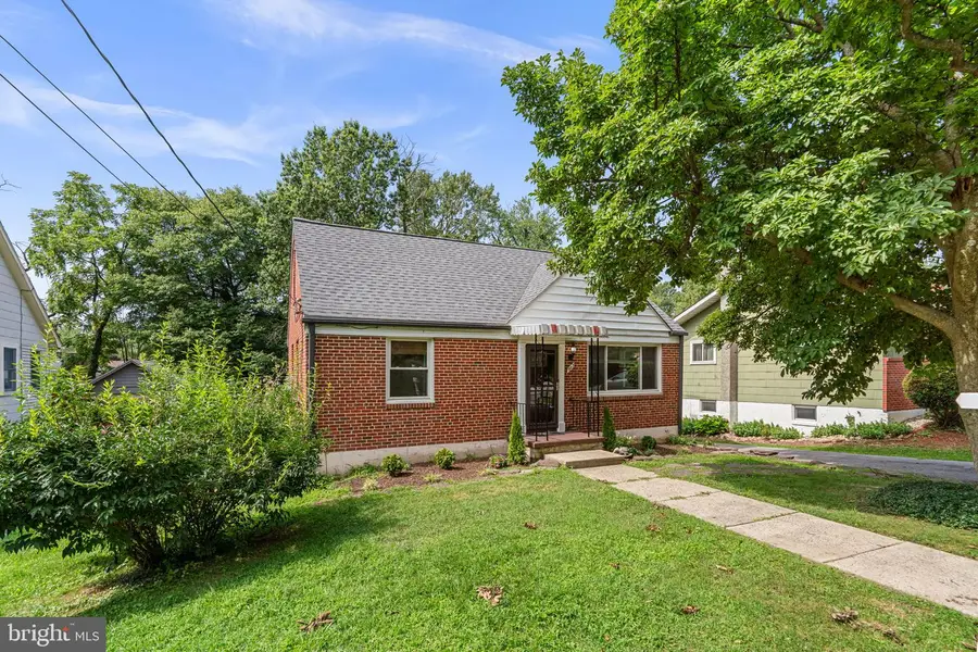 907 Woodsdale Rd, Catonsville, MD 21228 - #2