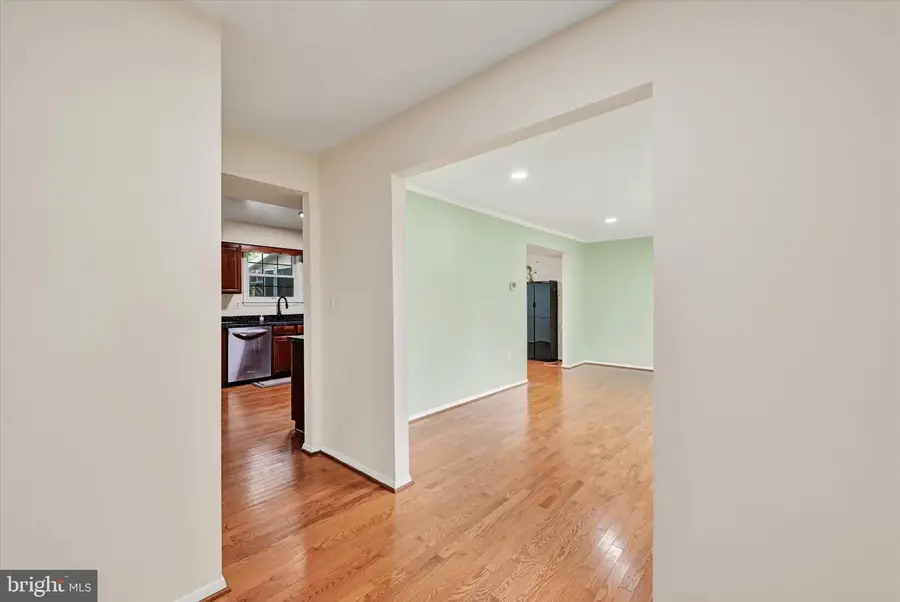 502 Theresa Ave, Essex, MD 21221 - #3