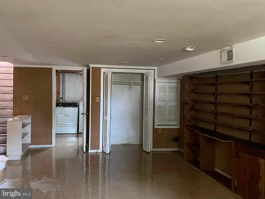 907 Stormont Cir, Baltimore, MD 21227 - #2