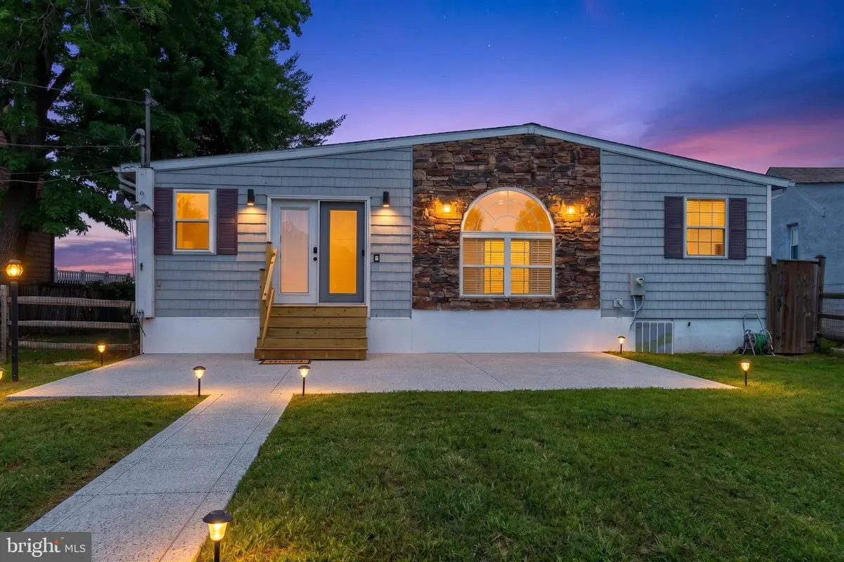 3704 Edgewater Pl, Dundalk, MD 21222 - #1