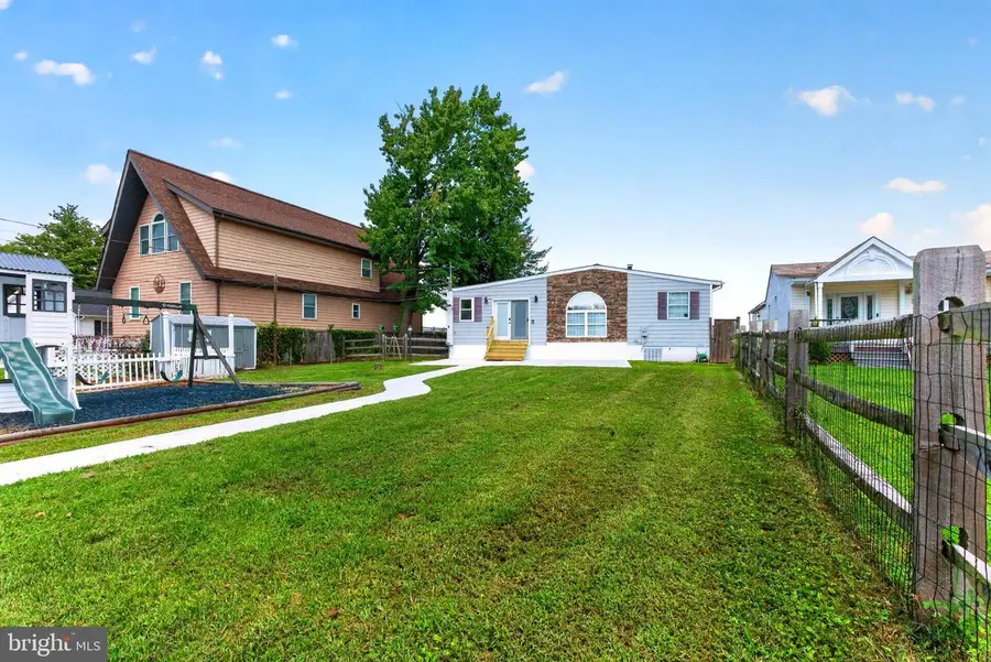 3704 Edgewater Pl, Dundalk, MD 21222 - #3