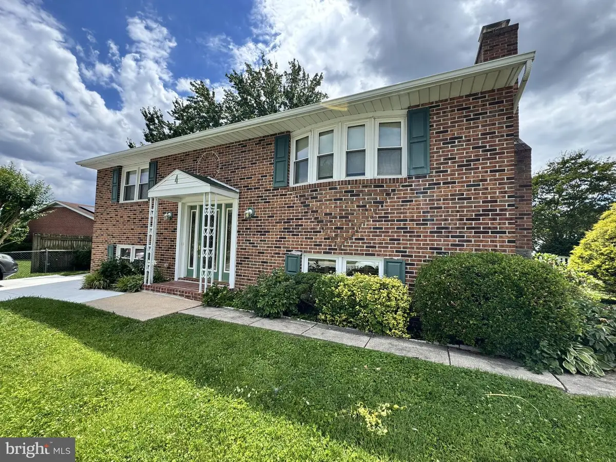 4 Mckenna Ct, Parkville, MD 21234 - #1