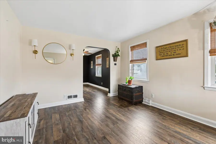 524 Chalcot Sq, Essex, MD 21221 - #3