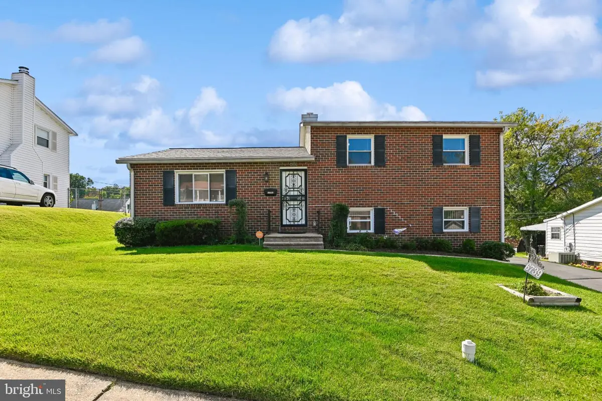 6739 Fox Meadow Rd, Gwynn Oak, MD 21207 - #1