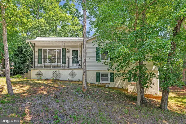 12128 Long Wolf Ln, LUSBY, MD 20657