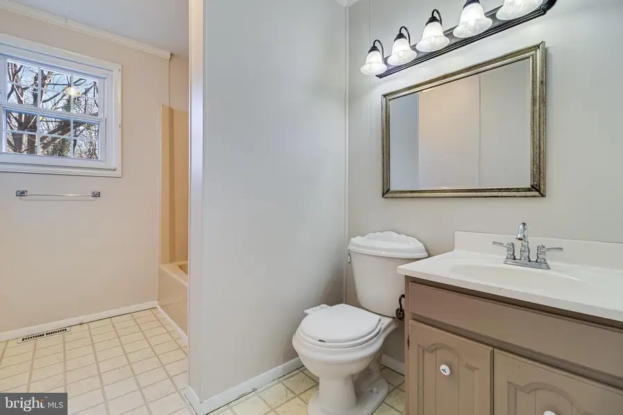 1861 Oldfield Dr, Huntingtown, MD 20639 - Image #3