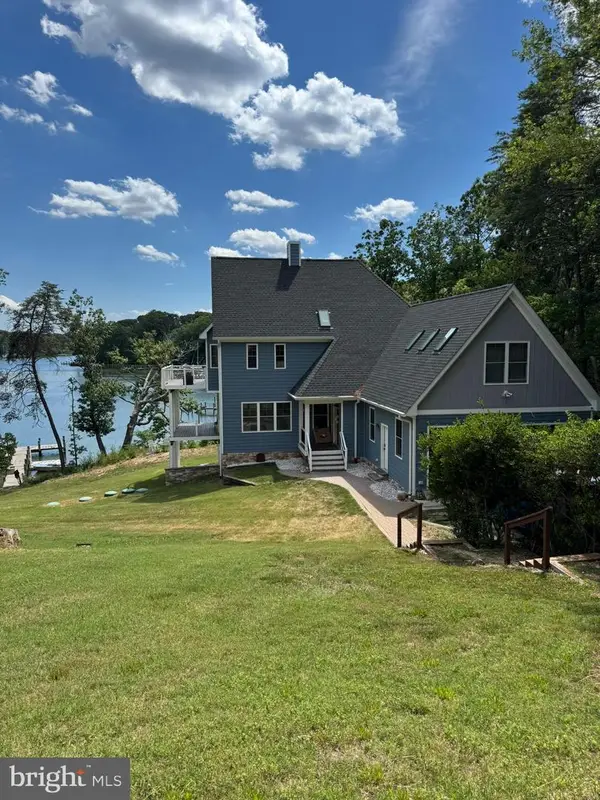 211 Sailboat Ct, LUSBY, MD 20657