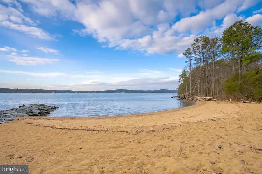 426 Seagull Ln, Lusby, MD 20657 - #2
