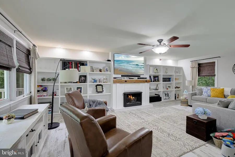 850 Warner Dr, Huntingtown, MD 20639 - #2