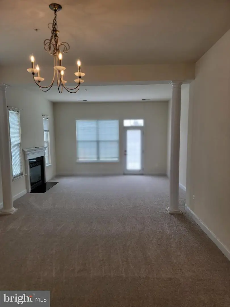 11094 Commanders Ln, White Plains, MD 20695 - #2