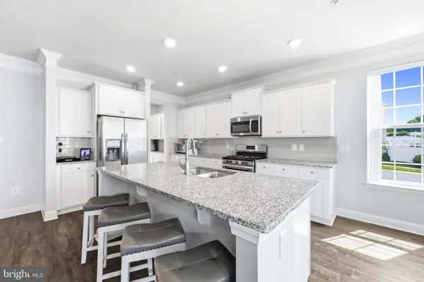 10050 Selkie Ln, WALDORF, MD 20601
