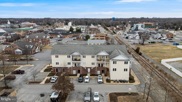 305 Centennial St #204 H, LA PLATA, MD 20646