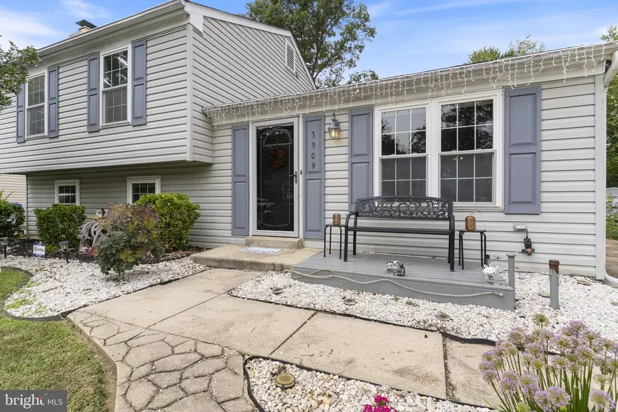 3909 Newman Ct, Waldorf, MD 20602 - #2