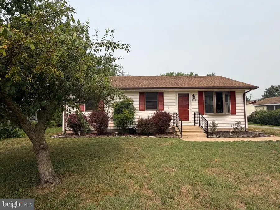 304 Academy Ave, Denton, MD 21629 - #3