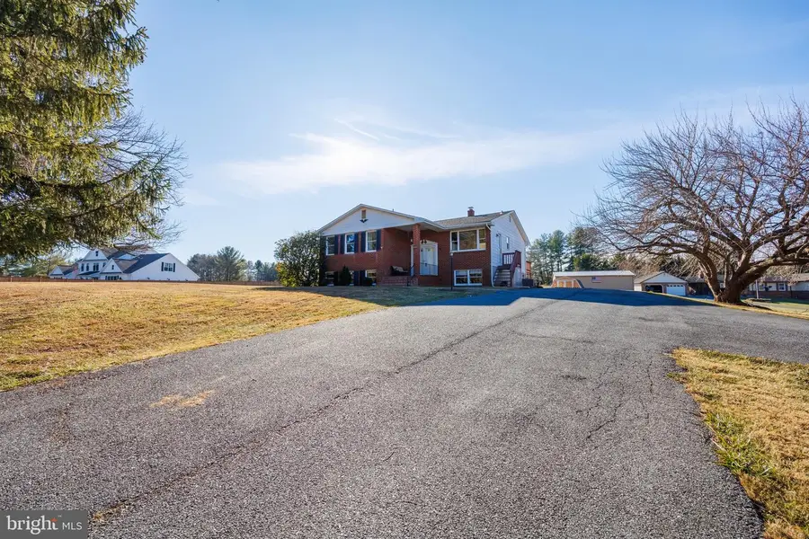 4390 Cherry Tree Ln, Sykesville, MD 21784 - Image #3