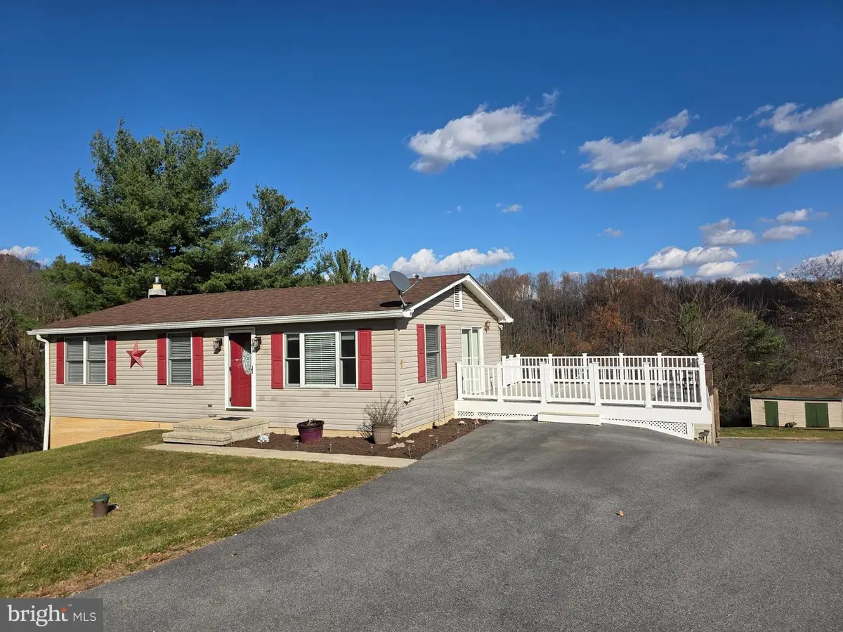 4509 Oakleigh Dr, Manchester, MD 21102 - Image #1