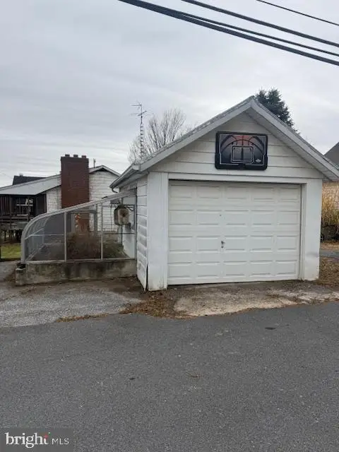 418 Church St, New Windsor, MD 21776 - Image #2