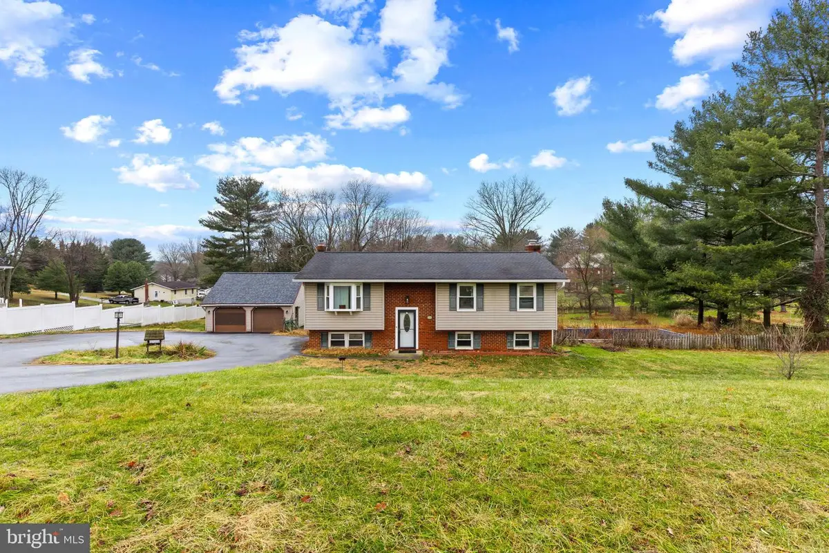 6914 Stratford Dr, Sykesville, MD 21784 - Image #1