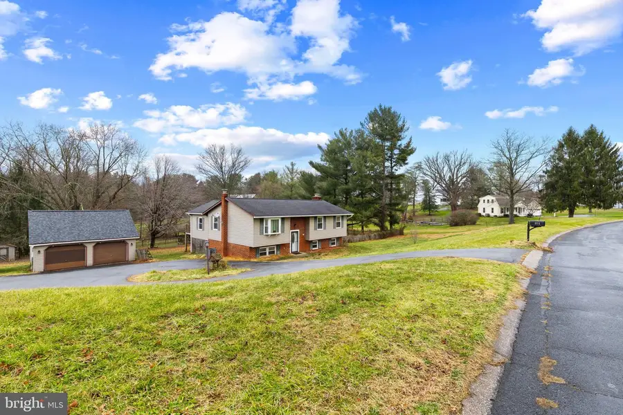 6914 Stratford Dr, Sykesville, MD 21784 - Image #2