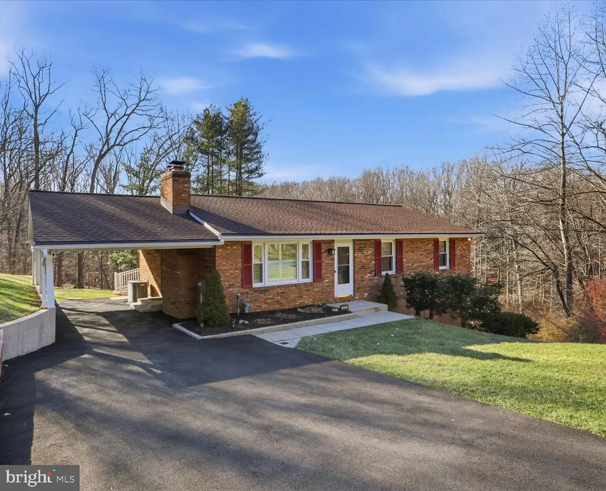 1505 Woodridge Ln, Sykesville, MD 21784 - Image #1