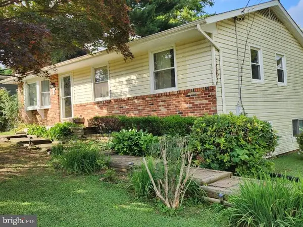 6 Dorothy Ave, WESTMINSTER, MD 21157