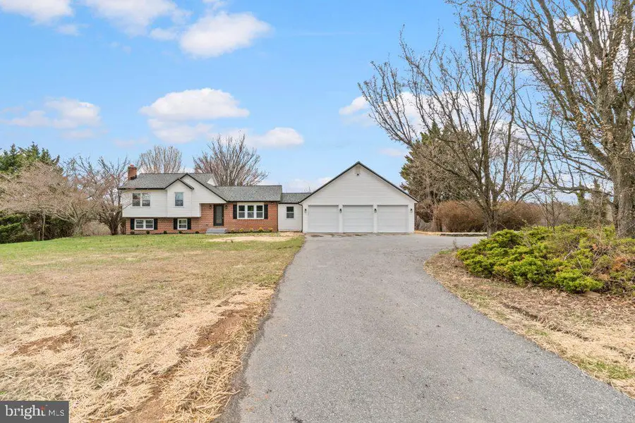 3174 Cardinal Dr, Westminster, MD 21157 - #2