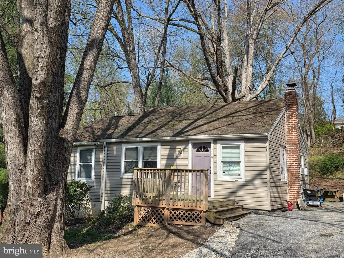 718 Wilson Ave, Sykesville, MD 21784 - #1