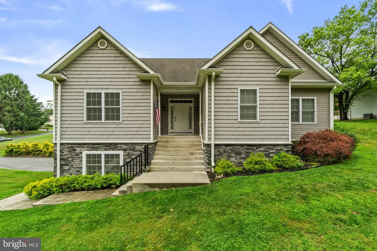 4302 Howard Dr, Sykesville, MD 21784 - #1