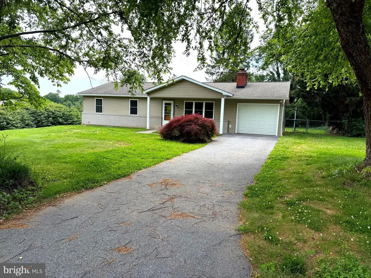 810 Wisteria Dr, Westminster, MD 21157 - #1