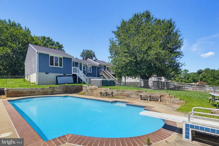 4307 Howard Dr, Sykesville, MD 21784 - #2