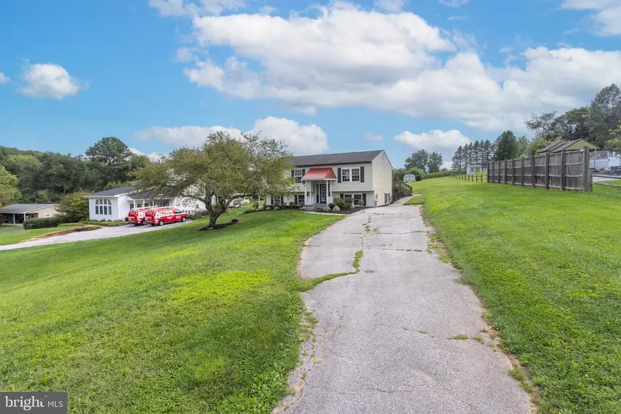 805 Rolling Ridge Dr, Westminster, MD 21157 - #3