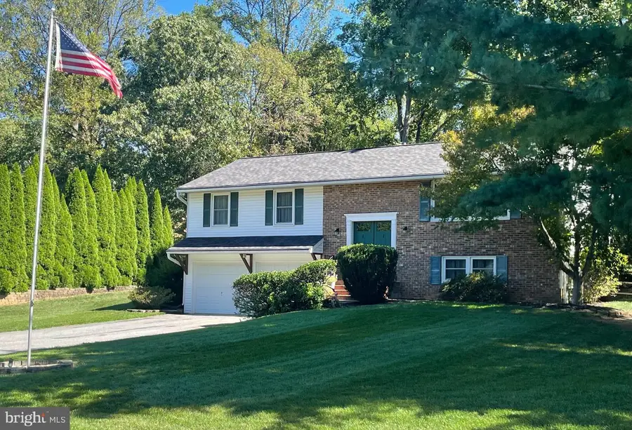 6419 Hickory Ln, Sykesville, MD 21784 - #2