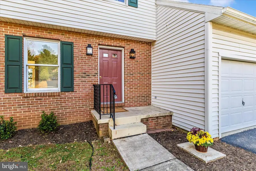 10255 Rollingridge Ct, Myersville, MD 21773 - Image #2