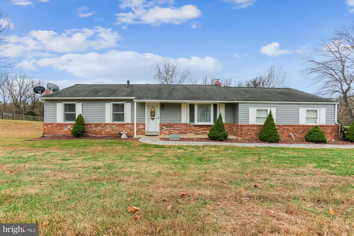 11377 Canary Dr, Ijamsville, MD 21754 - Image #1