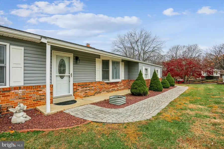 11377 Canary Dr, Ijamsville, MD 21754 - Image #3