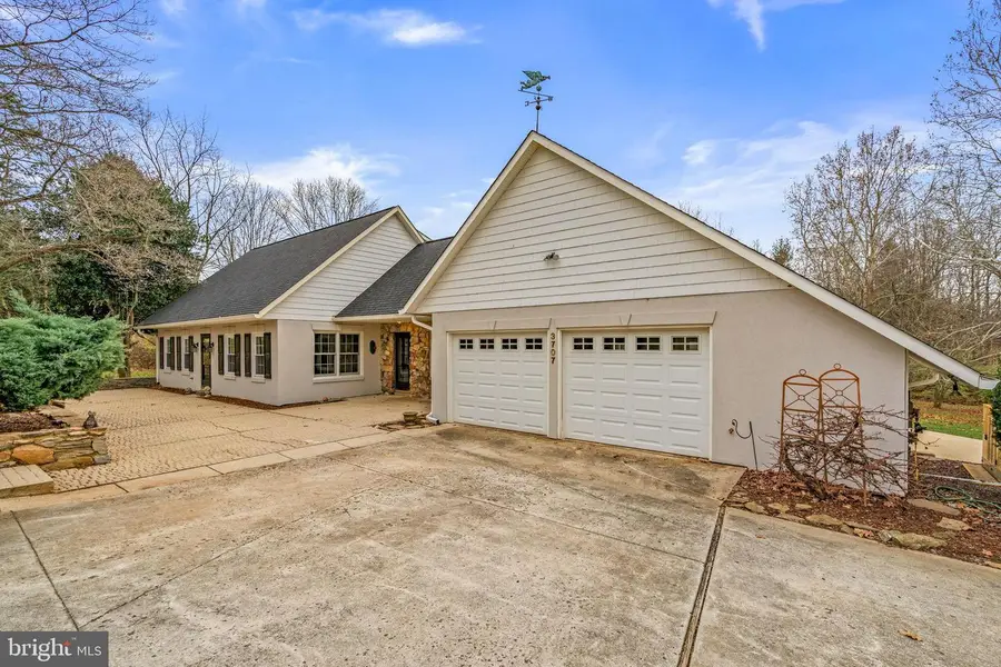 3707 Cool Crest Dr, Jefferson, MD 21755 - Image #2