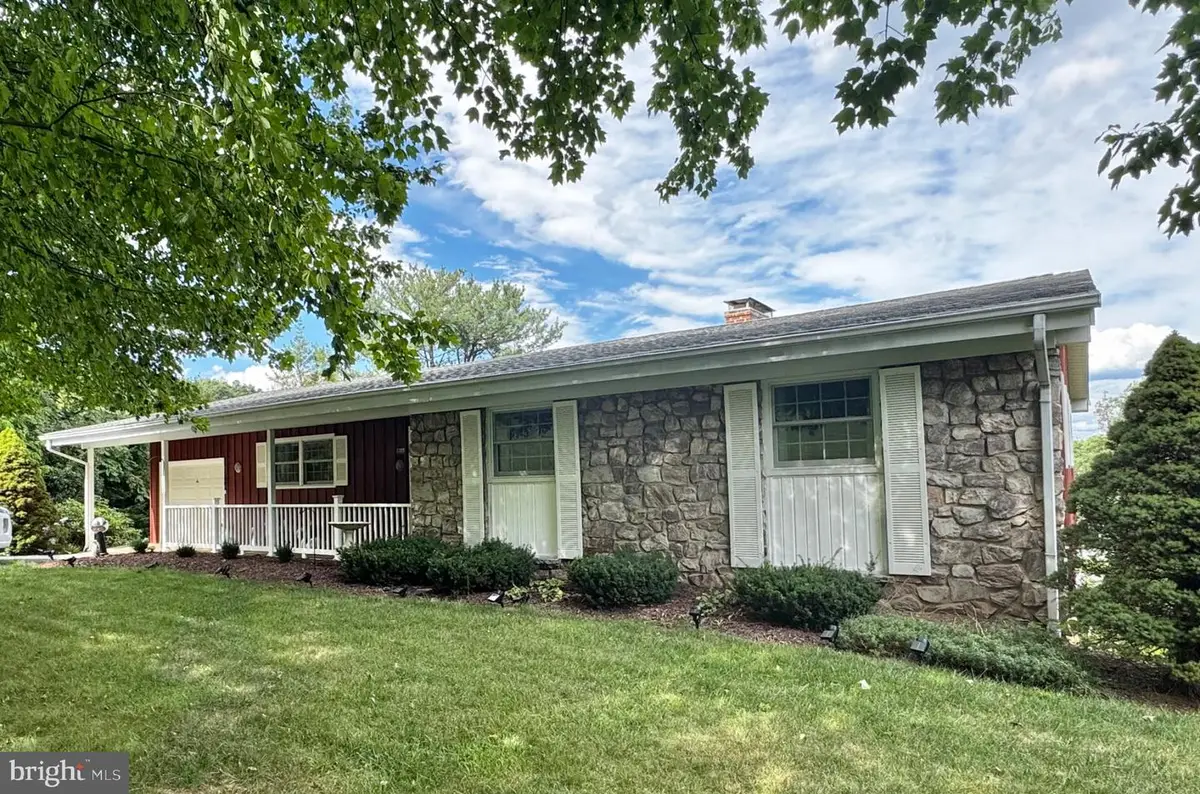 7321 Parkview Dr, Frederick, MD 21702 - #1