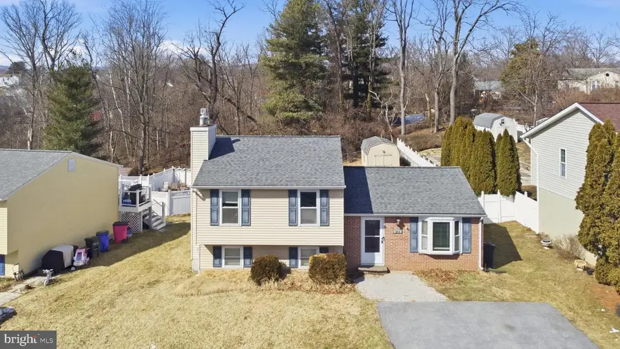 213 Wintergreen Ln, Brunswick, MD 21716 - #2