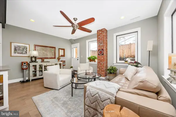 8 1/2 W 5th St, FREDERICK, MD 21701