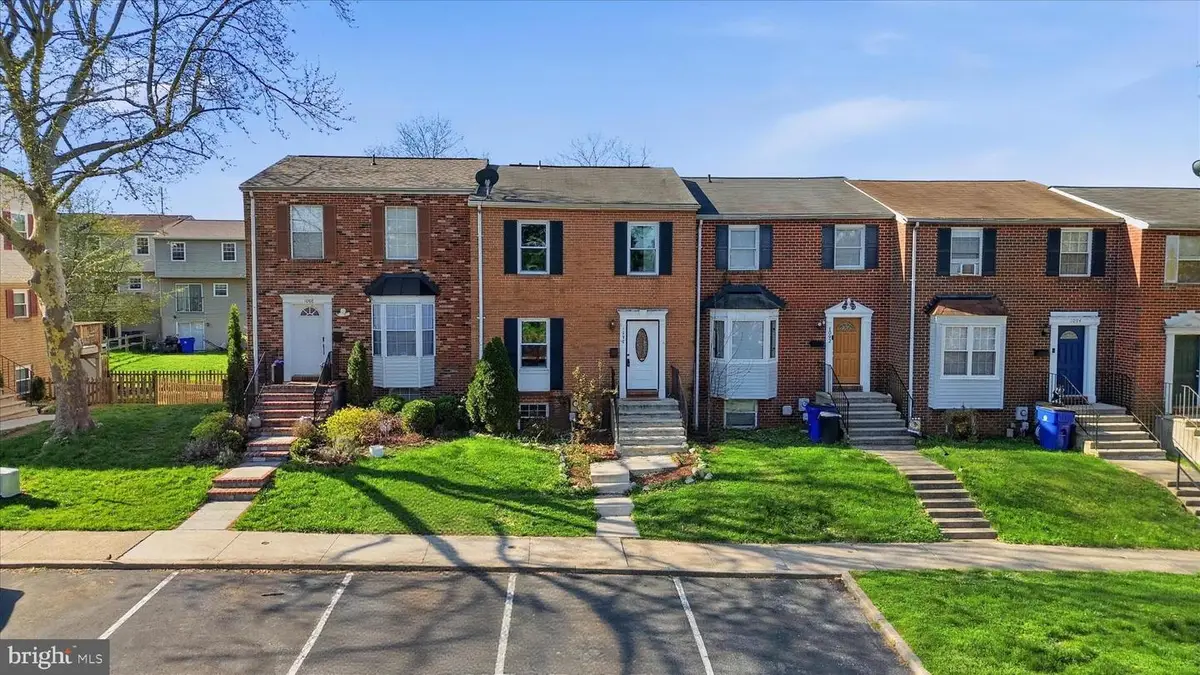 1090 E Thornhill Pl, Frederick, MD 21703 - #1