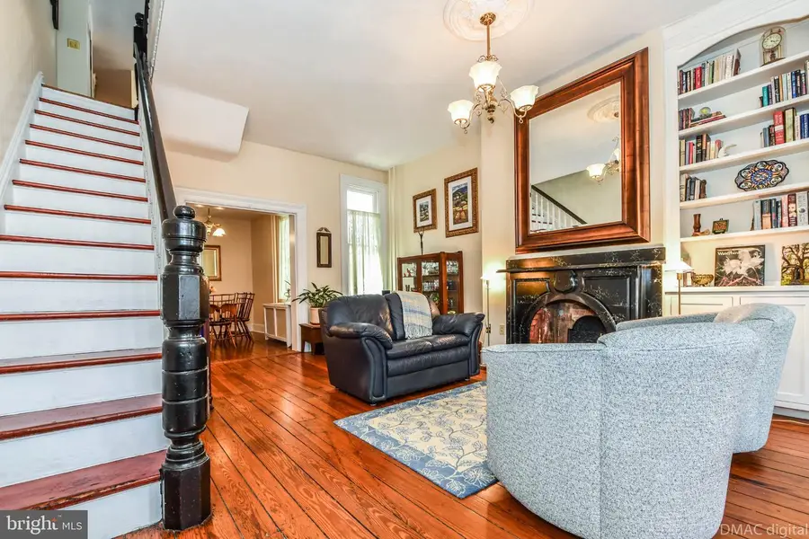 106 W 3rd St W, Frederick, MD 21701 - #2