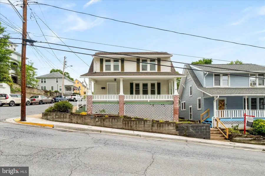 218 N Delaware Ave, Brunswick, MD 21716 - #2