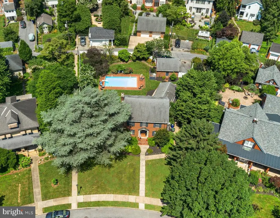 305 College Pl, Frederick, MD 21701 - #2