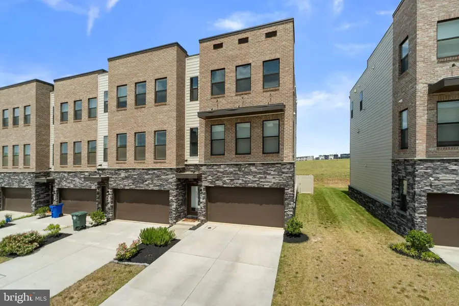 861 Amity St, Frederick, MD 21701 - #2